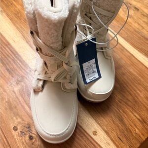 Universal Thread Cream Winter Boots